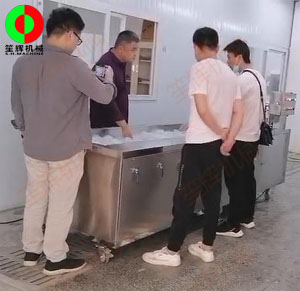 蔬菜清洗設備送達客戶現(xiàn)場,并考察其后續(xù)改造項目設備需求！